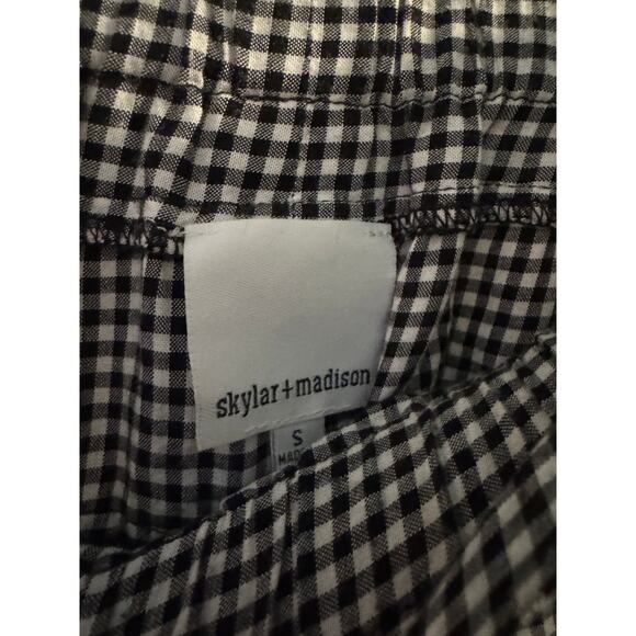 Boutique Flowy Shorts - Picture 2 of 2